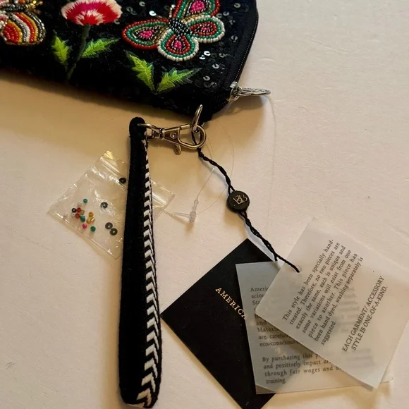 America & Beyond NWT embellished beaded wallet with wristlet - black butterfly - Picture 7 of 12